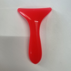 Outil de massage facial Gua Sha en résine imperméable à tenir à la main pour le visage - Product Image 3