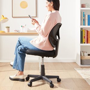 Basics <span class=keywords><strong>Silla</strong></span> De <span class=keywords><strong>Escritorio</strong></span> Rodante, Ajustable, Espalda Baja, Asiento Acolchado, Malla Transpirable, Giratorio, Negro - Product Image 4