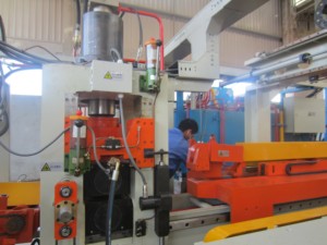 Parabolische Blattfeder-Rollmaschine mit Langem Konus Rollenausrüstung - Product Image 2