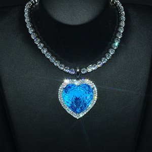 Nuova <span class=keywords><strong>Collana</strong></span> alla Moda con Ciondolo a <span class=keywords><strong>Cuore</strong></span> Esagerato, <span class=keywords><strong>Collana</strong></span> <span class=keywords><strong>Cuore</strong></span> <span class=keywords><strong>dell</strong></span>'<span class=keywords><strong>Oceano</strong></span> con Catena Interamente in Strass, Gioielli da Donna per Clavicola, Vendita all'Ingrosso - Product Image 2