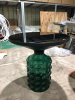 Tables basses modernes de forme ronde en verre vert Tables d'appoint pour lit Salles de conférence Avec plateau en verre et base Tables à thé haut de gamme