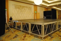 Scène mobile de concert de théâtre en aluminium de couleur argentée de compétition en plein air à haute capacité de charge avec une hauteur de 0,8 à 1,2 m
