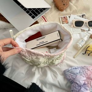 Bong Bóng lưới Cô gái của trái tim trang điểm túi 2025 mới nhăn Túi đám mây công suất lớn chăm sóc da và nhà vệ sinh túi - Product Image 5