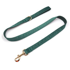 Correa para Perro de Terciopelo Suave, la Más Popular, con Hebilla Metálica Resistente para Paseos al Aire Libre, Disponible en Varios Colores - Product Image 2