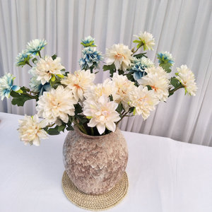 Arrangement floral artificiel Queyiyi Flowers Dahlias 68cm en soie pour la décoration de la maison et des mariages - Product Image 2
