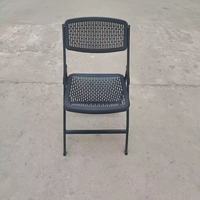 Chaises de jardin pliantes empilables en plastique noir contemporaines et bon marché pour les événements de banquet