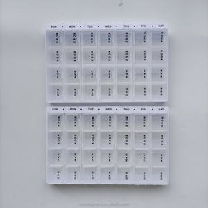 Organisateur de pilules hebdomadaire avec logo personnalisé, 7 jours, 28 compartiments, boîte à pilules MORN NOON EVE BED avec braille - Product Image 4