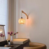 Applique murale moderne en osier et rotin tissé à la main, corps de lampe en bois, abat-jour beige pour salon et chambre à coucher