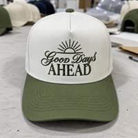 Casquettes de baseball personnalisées vert olive pour mariage, bicolores en coton avec broderie cursive, idéales pour les cadeaux d'invités de mariage