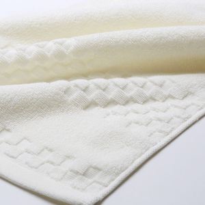 Serviette de bain durable pour hôtel, 100% coton satiné, couleur unie, tricotée, séchage rapide, réutilisable, directement de l'usine - Product Image 4