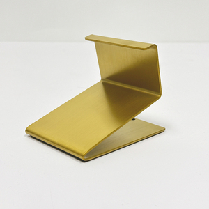 Maniquí de Metal Resistente y Elegante con Cabeza Blanca de Alta Calidad para Exhibición de Carteras y Bolsos - Product Image 5