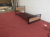 Cadre de lit en métal de qualité supérieure Mobilier de chambre Canapé-lit en acier Lit simple queen size
