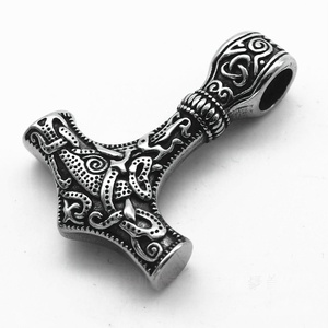 จี้รูปค้อนธอร์สไตล์เรโทรทำจากไทเทเนียมสตีล สร้อยคอแฟชั่นสำหรับผู้ชายและผู้หญิง เหมาะสำหรับนักขี่มอเตอร์ไซค์ ดีไซน์ทันสมัยและมีเสน่ห์ - Product Image 5