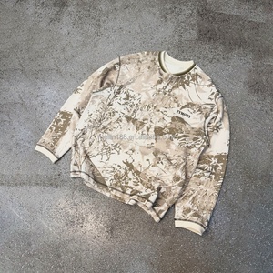 เสื้อยืดแขนยาวลายพรางคอวีติดกระดุม ดีไซน์คลาสสิคแบบวอฟเฟิลทอพิเศษ ผ้าฝ้ายทรงโอเวอร์ไซส์ ทอแบบวอฟเฟิล - Product Image 1