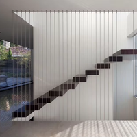 Escalier flottant moderne en bois pour intérieur, avec garde-corps en verre sans cadre et monte-escalier ouvert, kit pour villa