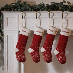 SOLPOP <span class=keywords><strong>Chaussettes</strong></span> de Noël décoratives en peluche tricotée <span class=keywords><strong>avec</strong></span> lettres Joyeux Noël et motif flocon de neige, idéales pour les cadeaux du Père Noël - Product Image 1
