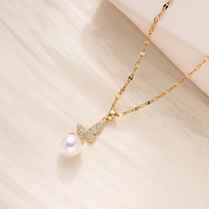 Collana da Donna in Stile Giapponese-Coreano Placcata in Rame Dorato con Micro-Incastonature in Resina a Forma di Farfalla, Elegante e Sportiva per la <span class=keywords><strong>Vita</strong></span> Quotidiana di Alta Gamma - Product Image 2