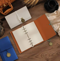 Carnet de voyage A6 personnalisé avec logo, rechargeable, à feuilles mobiles, avec breloques horloge