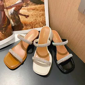 Open Toe Sandalen und Hausschuhe Sommer Oberbekleidung Mode Sandalen Damenschuhe Strass Damenschuhe quadratischer Kopf dicken Absatz