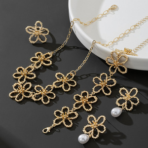 Ensemble de bijoux pour femmes en or plaqué or, avec fleurs creuses, collier, bague, bracelet, pour fête, mariage, 4 pièces, bijoux en perles d'or pour femmes - Product Image 2