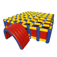 Grand château gonflable commercial en PVC, protection UV, imperméable, taille personnalisable, pour activités de team building et fêtes en extérieur