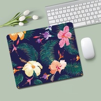 Tapis de souris personnalisé en caoutchouc naturel imperméable à l'eau avec motif floral d'anime de qualité supérieure - Durable, résistant aux rayures, portable, petite taille en stock