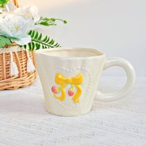 Mug à café en céramique moulé à la main, style Ins, créatif et frais - Product Image 3