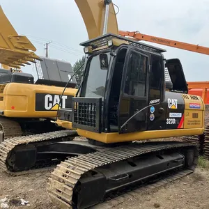 工作条件使用CAT 323D日本制造履带式挖掘机CAT 323D性能优异