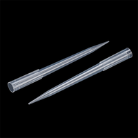 Boîte de 1250 embouts filtrants stériles en polypropylène transparent, emballés et conditionnés pour usage en laboratoire