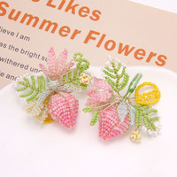 Fleur de fraise rose tissée à la main perlée coudre sur des patchs pour bricolage crochets d'oreille chapeaux sacs vêtements accessoires décoratifs