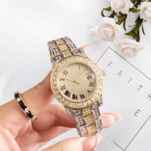 Reloj de lujo para mujer con diamantes, correa bicolor, esfera con números romanos, reloj de pulsera de moda, relojes de pulsera de lujo personalizados baratos. - Product Image 3