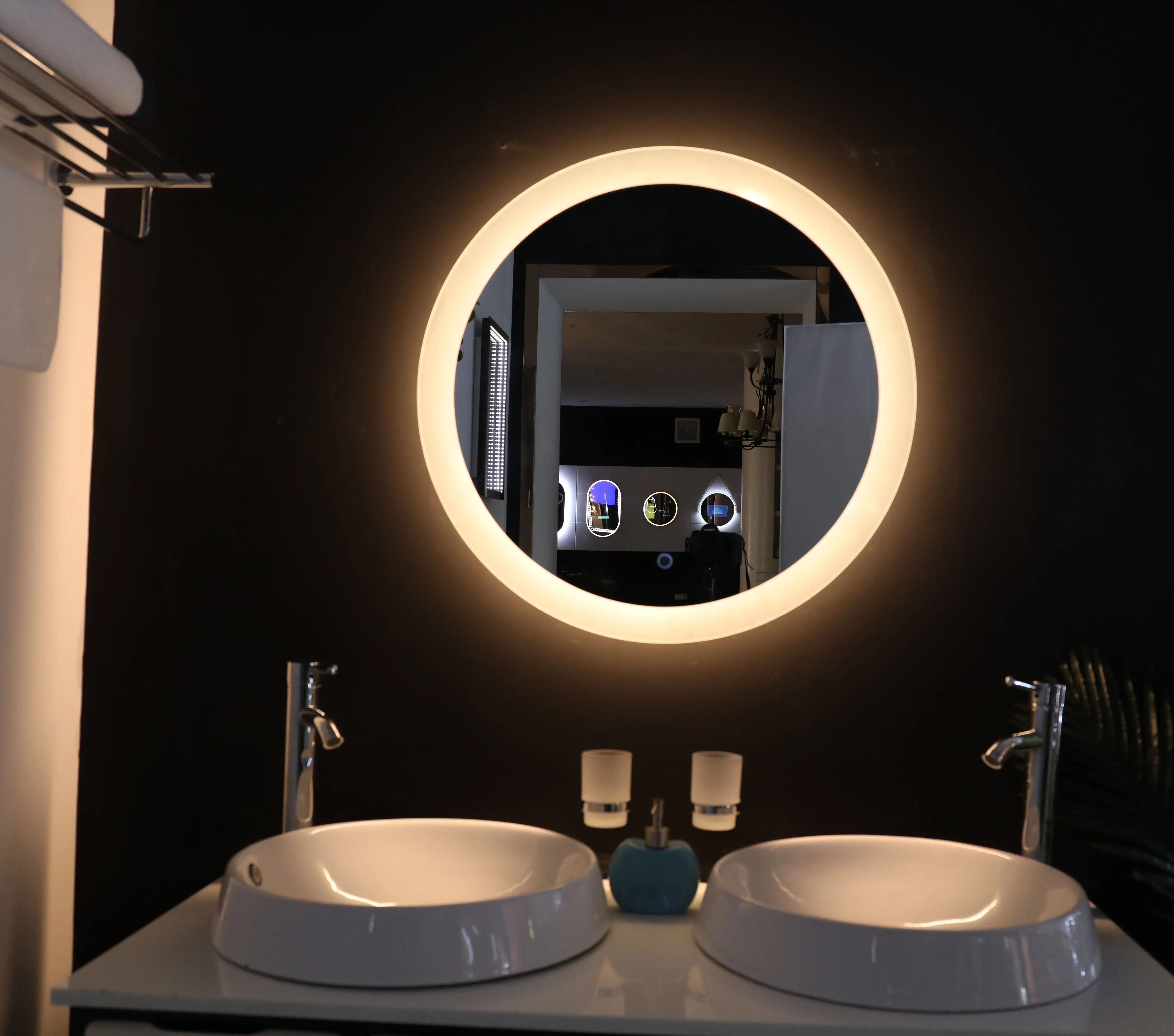 Gương Đèn LED Tròn Gắn Tường Không Khung Cho Phòng Tắm Gia Đình Khách Sạn