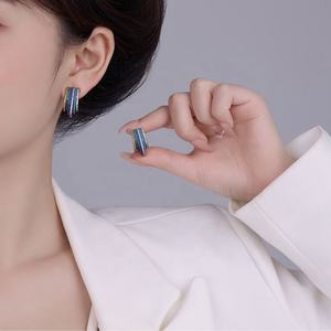 Boucles d'oreilles clous géométriques rétro tendance en cuivre et argent S925 avec zircon, creuses noires, pour femmes européennes et américaines - Product Image 3