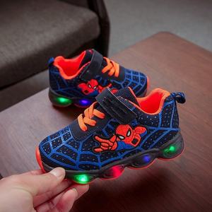 Chaussures Plates Enfants Tendance 2025 Réfléchissantes, Baskets Lumineuses LED Brillantes pour Garçons et Filles, Dessus en Mesh - Product Image 3