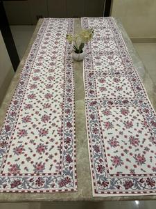 Ensemble de 7 pièces : Chemin de table et set de tapis à motifs vintage imprimés à la main |   Décoration de table en tissu 100% coton pour la maison et la salle à manger - Product Image 1