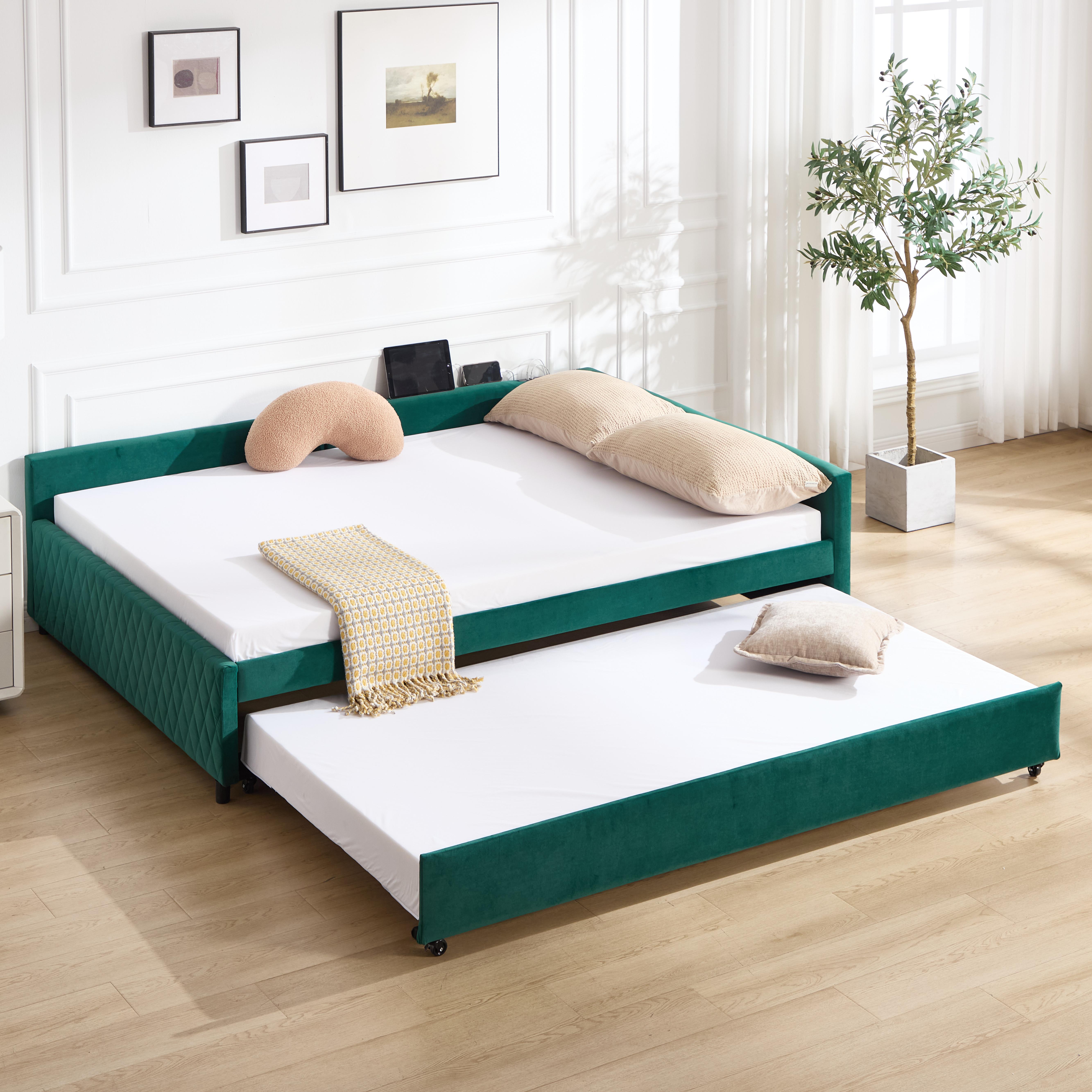 Emerald + Velvet + Moden