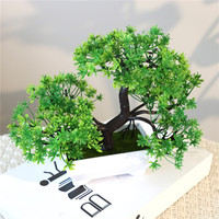 Mini plantes artificielles de pin vert de bonsaï de Offre Spéciale avec des pots en plastique pour la décoration de table