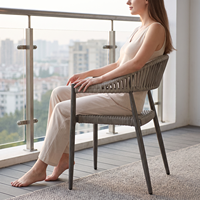 Chaise en rotin tressé marron expresso avec structure en aluminium moderne pour patio, mobilier de jardin extérieur, salle de bain, cuisine, cour d'école, parc