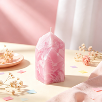 Bougies parfumées géométriques en forme de pilier, moulées à la main, multicolores, décoratives pour la maison, les mariages et les fêtes (vente en gros)