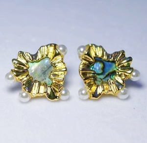 Pendientes de Moda en Forma de Corazón, Latón con Baño de Oro Real, Incrustados con Concha de Abulón Natural y Perlas - Product Image 3