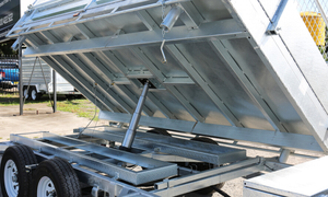 Les remorques hydrauliques 3500KG de dessus plat de verseur de 12 * 7ft 3 voies ont évalué des remorques de déchargement d'individu avec l'ODM d'OEM de grandes remorques de cargaison de cage - Product Image 5