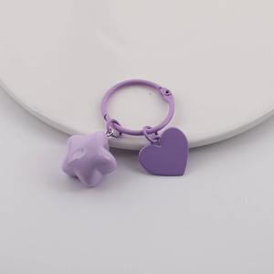 Llavero con forma de corazón y estrella morada, accesorio de joyería DIY con revestimiento metálico, colgante pequeño de estilo de dibujos animados para niños y niñas - Product Image 4
