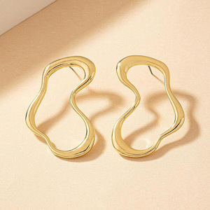 Orecchini a perno a forma di cuore da donna, design irregolare, accessori per l'orecchio per uso quotidiano - Product Image 2