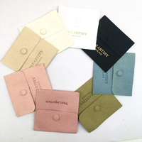 Pochette élégante en microfibre pour bijoux, avec rabat chic et bouton, anti-poussière, sac d'emballage cadeau, logo en relief pour boucles d'oreilles et bagues