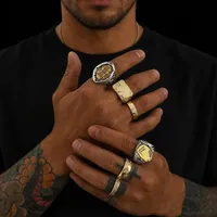 6 Stück Legierung Goldfarben Offene Ringe für Männer Asymmetrische Strukturierte Eheringe mit Gravierten Buchstaben-Designs Vintage Punk Schmuck Party Geschenk