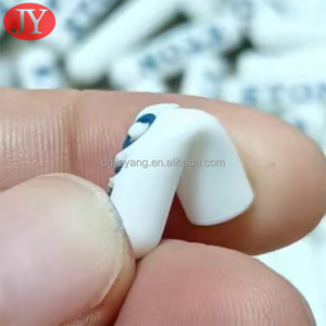 Têtes de corde faciles à installer Corps blanc Logo en relief Sneaker Dentelle Aglets en plastique Accessoires de dentelle de haute qualité Conseils en gros - Product Image 2