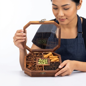 Boîte à épices en bois artisanale avec rangement compartimenté, design traditionnel sculpté pour la cuisine - Product Image 1