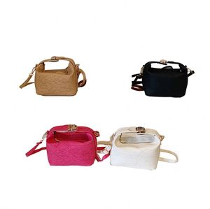 Bolsa de Mano Moderna y Versátil para Uso Exterior, Estilo Casual, Bandolera o Tipo Sela, Modelo 2026 - Product Image 1