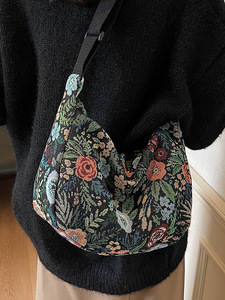 Bolso Bandolera de Gran Capacidad Estilo Bohemio Vintage para Mujer con Cierre y Correa Única, Nuevo, Moderno, Versátil y de Nicho - Product Image 4