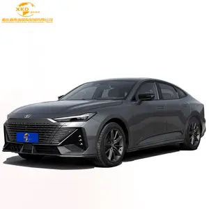 장안 2023 년 가장 인기있는 1.5T 세단 좋은 가격 휘발유 자동차 188hp 고속 205km 장안 UNI-V